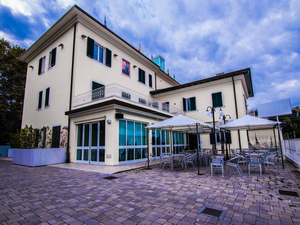 Hotel Butterfly ตอร์เร เดล ลาโกปุชชีนี ภายนอก รูปภาพ