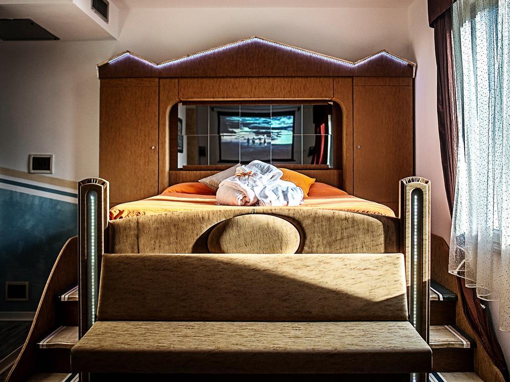 Hotel Butterfly ตอร์เร เดล ลาโกปุชชีนี ภายนอก รูปภาพ